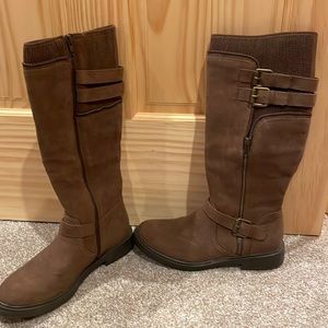 White mountain boots barely worn 7.5